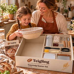 Mutter und Tochter packen das Teigling Set aus